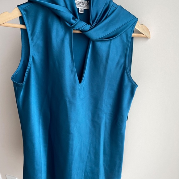 Top with built-in scarf - Picture 3 of 6